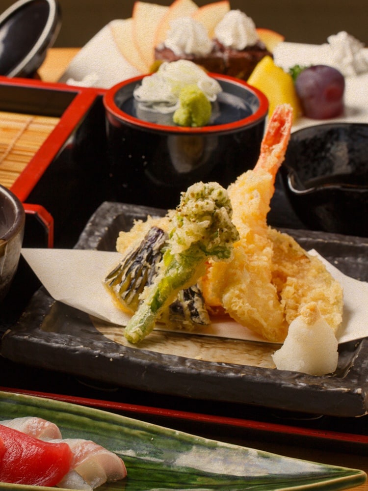 福岡市 春日のランチでは海鮮丼や手打ち蕎麦が人気