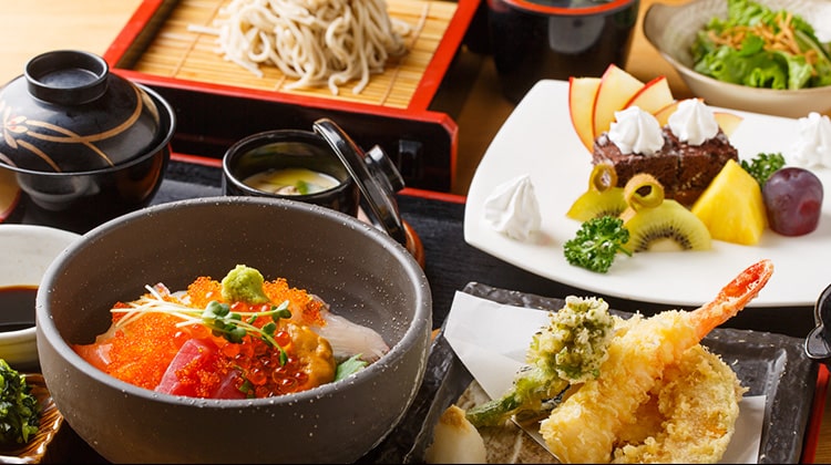 福岡市 春日のランチでは海鮮丼や手打ち蕎麦が人気
